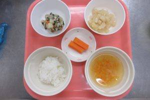 <p>おかゆ・野菜スープ・鶏そぼろあんかけ・かぼちゃと野菜煮・野菜スティック</p>
<p>
