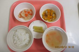 <p>おかゆ・みそスープ・そぼろあんかけ・かぼちゃとやさい煮・野菜スティック</p>
<p>
